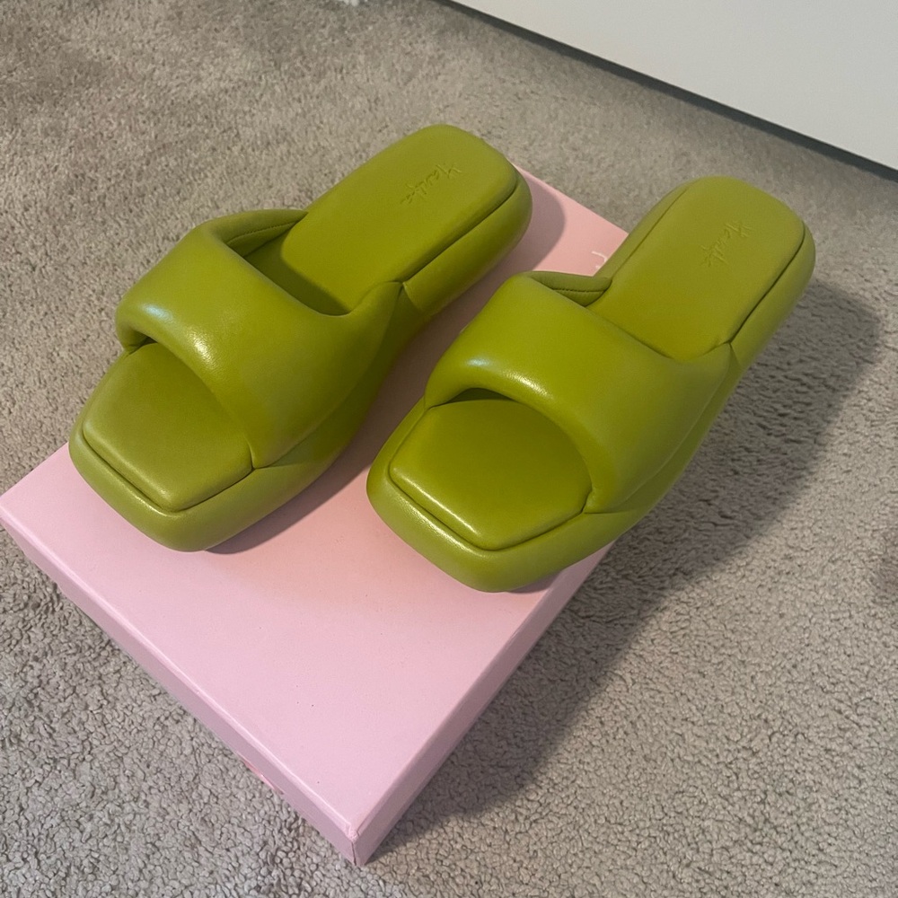 Hanifa Zoe padded slide (Brand New)